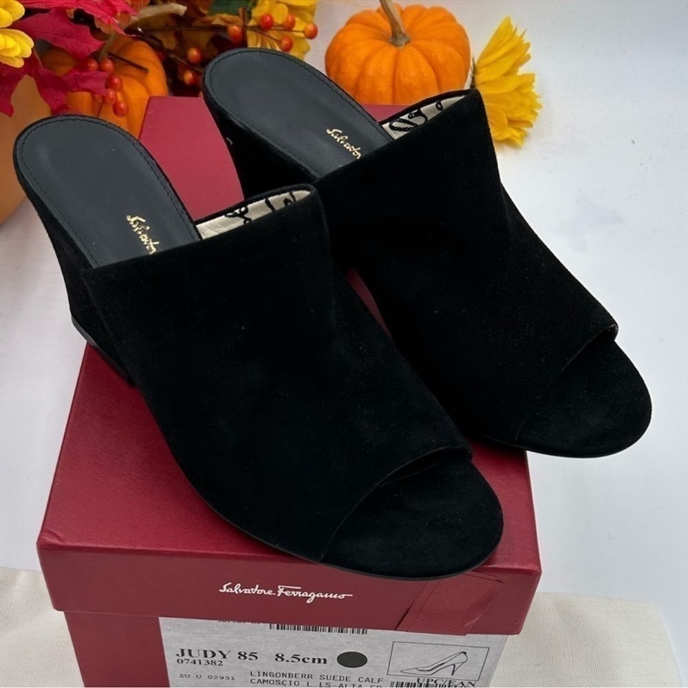 Women’s Salvatore Ferragamo, Judy, 85 suede mules, size 7, made in Italy - Picture 1 of 12